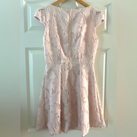 H&M Textured Floral Mini Dress - Picture 4 of 9